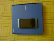 Nokia N8 smartphone синего цвета