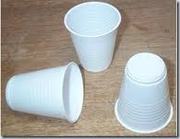 одноразовую посуду: стаканы 0, 2;  пивные 0, 3; 0, 5;  контейнеры,  тарелки