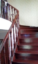 Лестницы и другие столярные изделия из массива