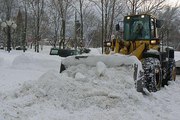 Оказываем услуги по круглосуточной уборке и вывозке снега