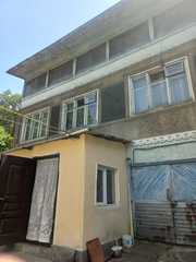 В Городе Талгаре срочно продаётся дом трёх этажный тёплый.