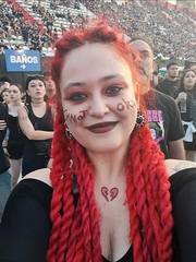 Меня зовут Кристина, мне 28 лет и я преподаватель английского языка